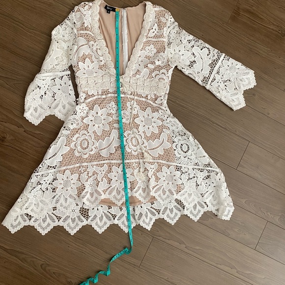 NWOT VICI The Reception Lace Bell Sleeve Dress Small SM - Picture 8 of 11